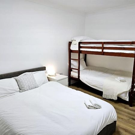 Wonderful Apartment In Wembley Лондон Экстерьер фото