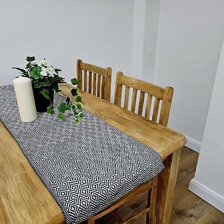Wonderful Apartment In Wembley Лондон Экстерьер фото