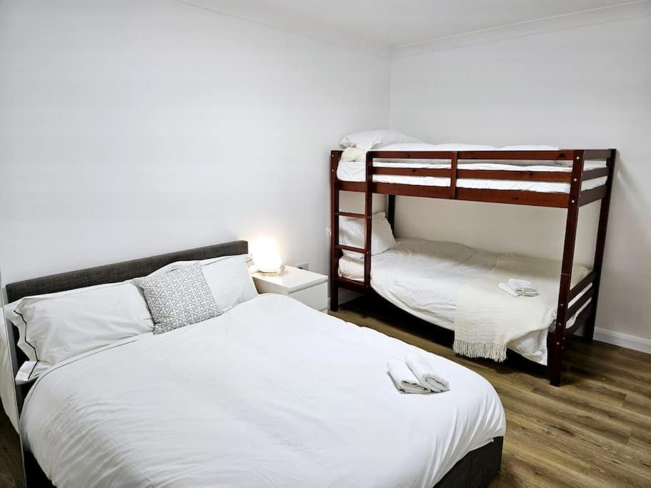 Wonderful Apartment In Wembley Лондон Экстерьер фото