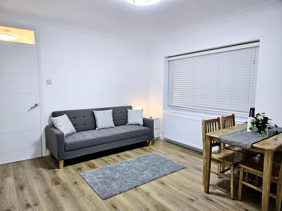 Wonderful Apartment In Wembley Лондон Экстерьер фото